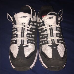 Avia tennis shoes